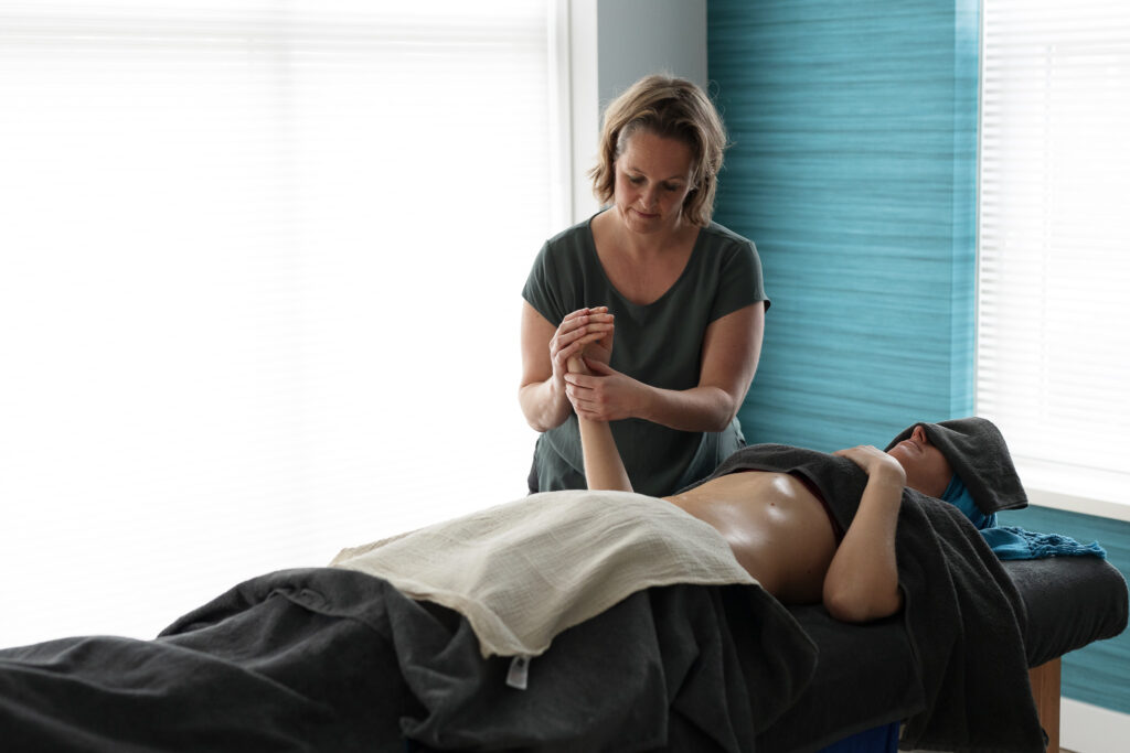 Fertiliteit massage / Vruchtbaarheid massage | Hormonen in balans - Laura Schuurman